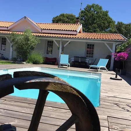 Maison Arcachonnaise Avec Piscine Chauffee Pour 10 Personnes Holiday home *